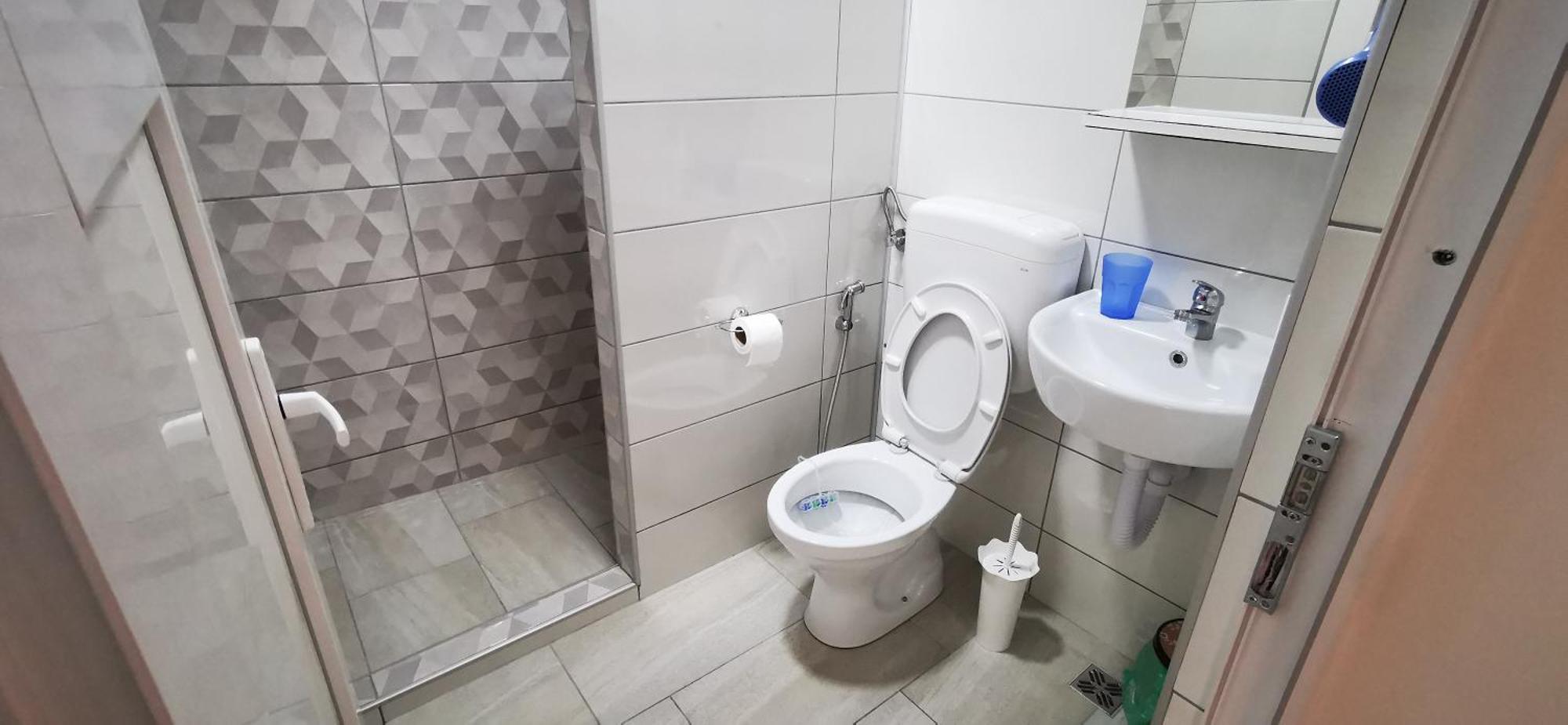Rest & Recharge 4Bdr Apt- Free Parking, Ac & Garden Sarajevo Exterior photo
