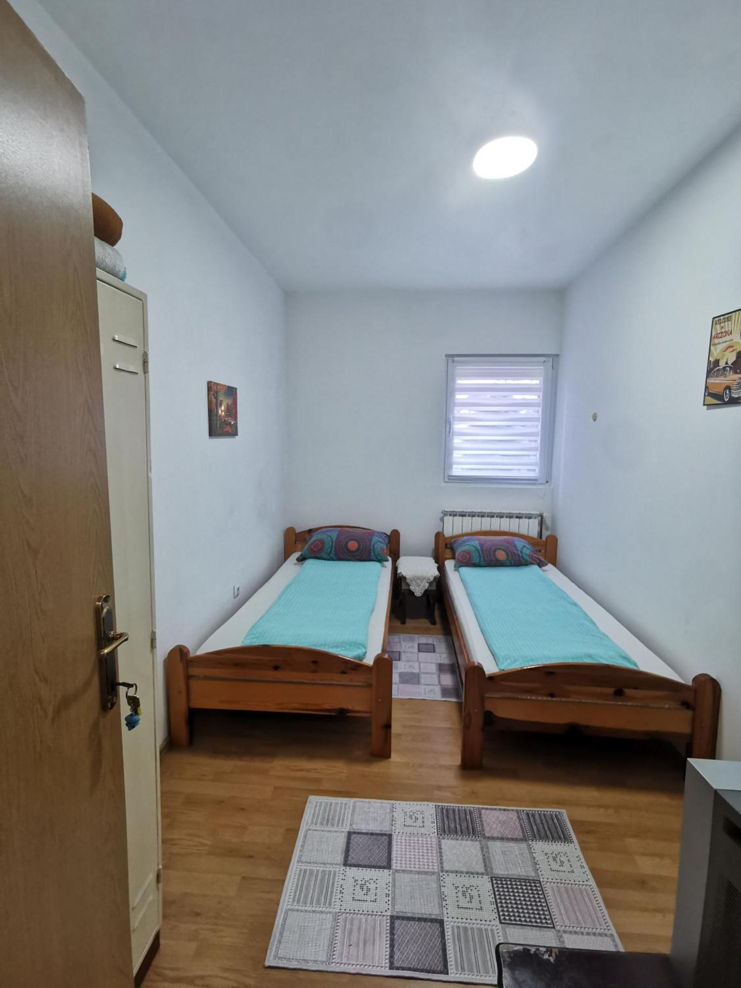 Rest & Recharge 4Bdr Apt- Free Parking, Ac & Garden Sarajevo Exterior photo