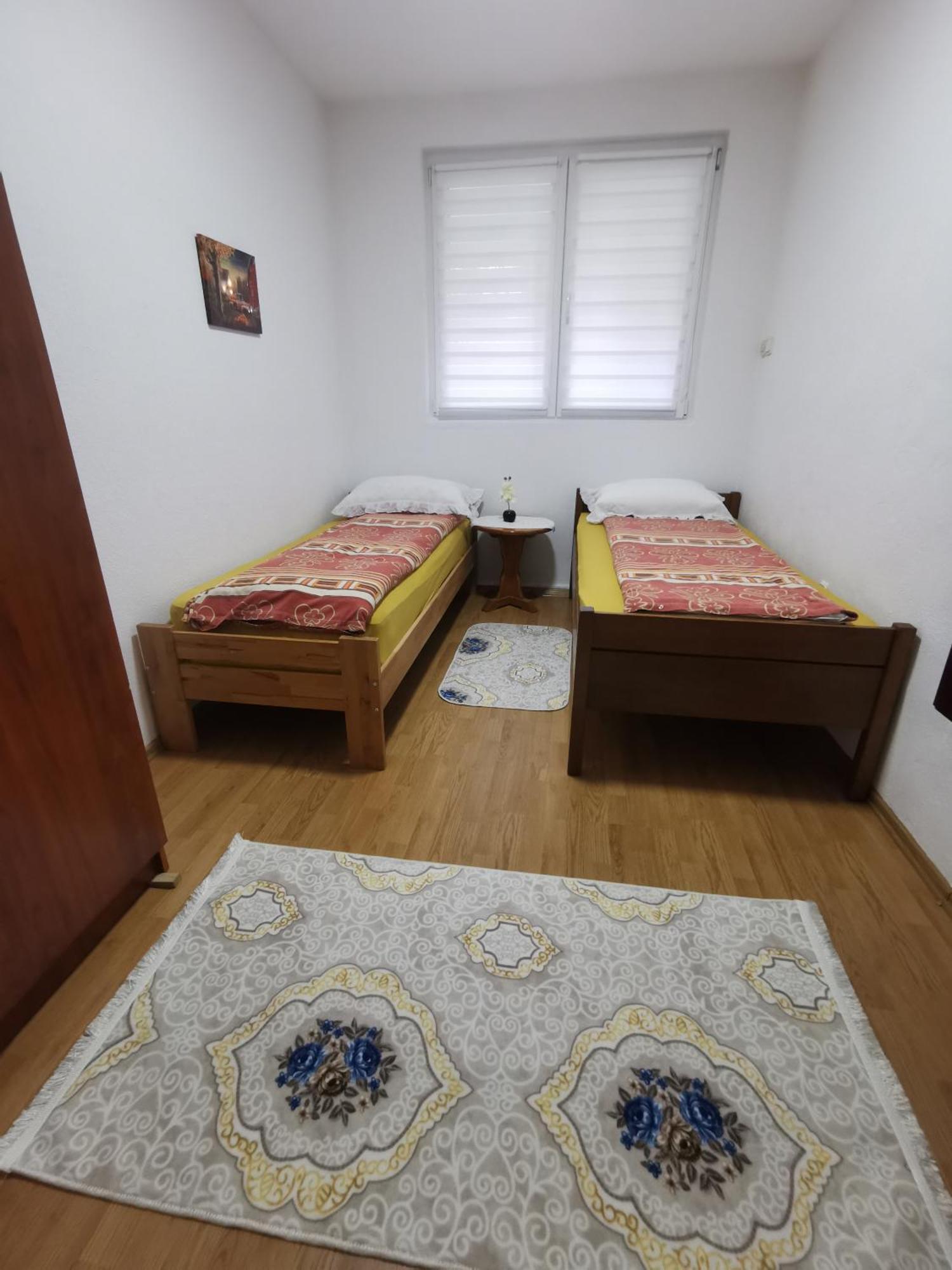 Rest & Recharge 4Bdr Apt- Free Parking, Ac & Garden Sarajevo Exterior photo