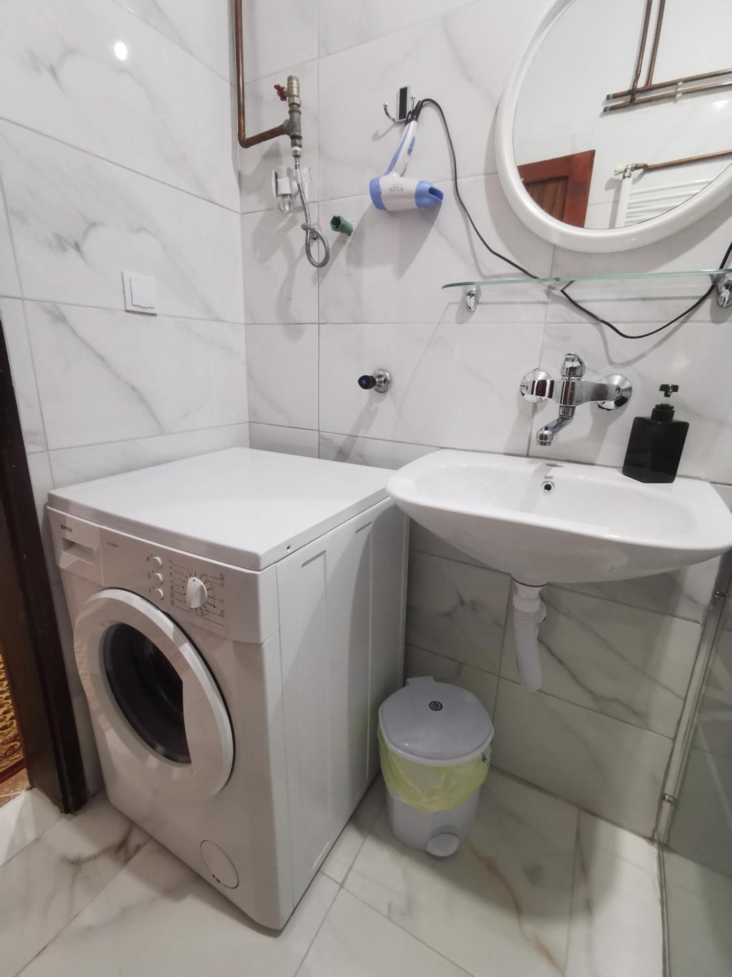 Rest & Recharge 4Bdr Apt- Free Parking, Ac & Garden Sarajevo Exterior photo